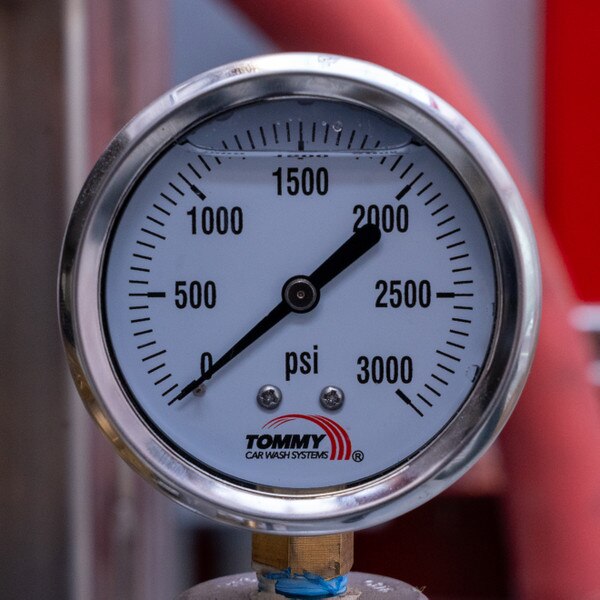 bottom mount high pressure gauge